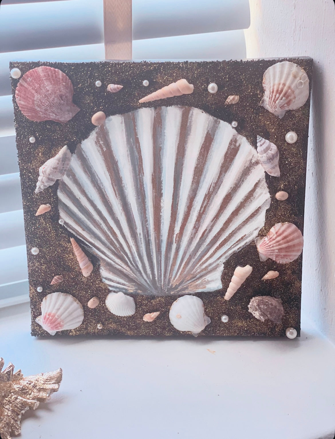 Cyclone beach seashells 3D art Black and Gold