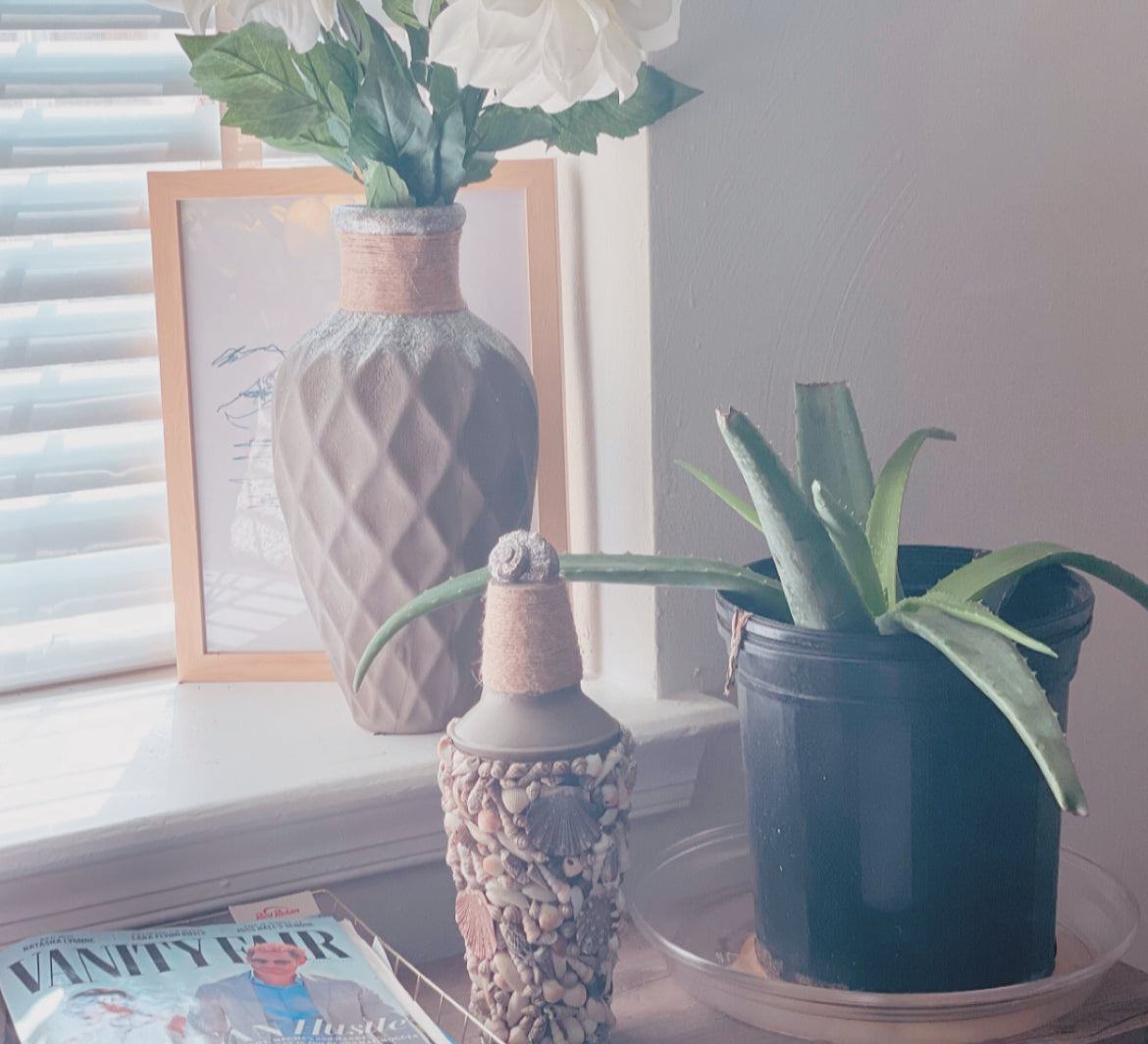 Silver and beige diamond dimension design vase